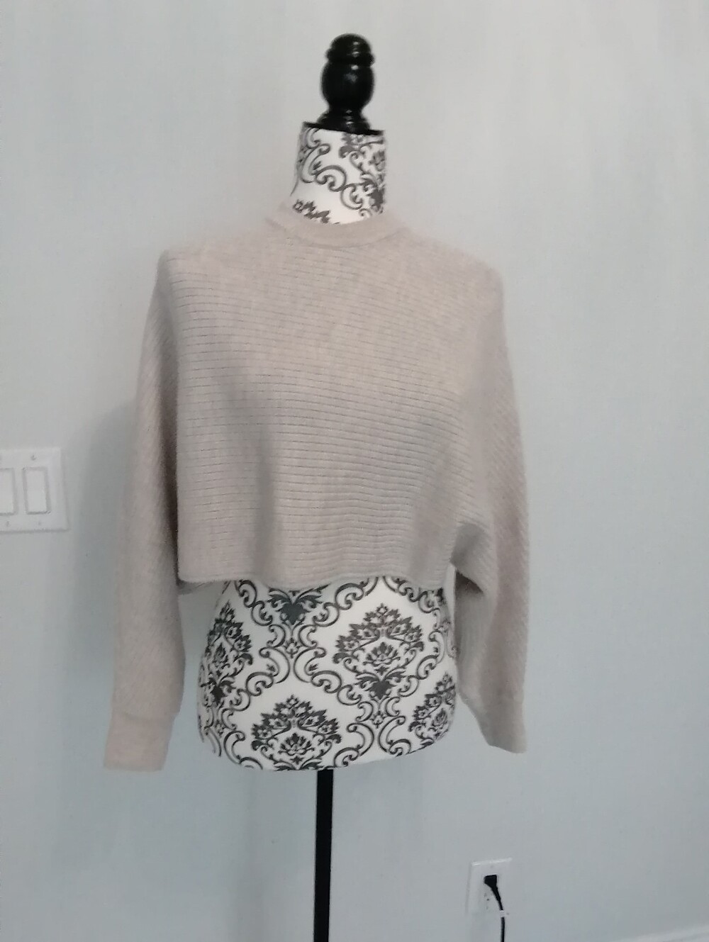 Wilfred Aritzia cropped layering sweater xs
